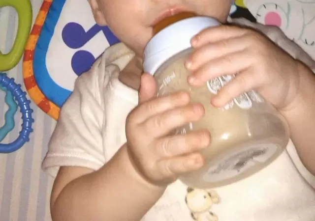 bebe-mamadera-jpg.