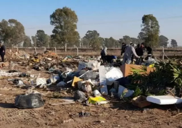 basural-dolares-intendente-bolsas-pista-png.