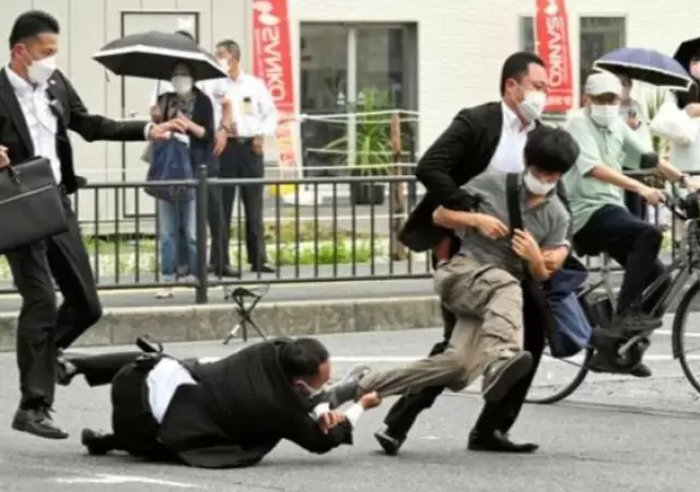 shinzo-abe-disparo-crimen-detenido-ataque-png.
