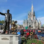 Viajar a Disney sin visa: cuánto ahorrarían los argentinos si el país ingresa al VWP