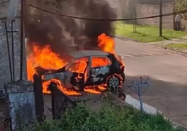 auto-prendido-fuego-jpg.