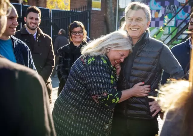 elisa-carrio-mauricio-macri-jpg.