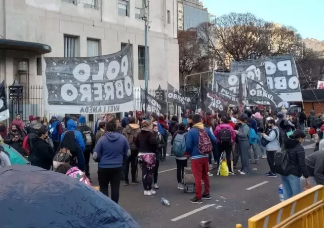 acampe-piquetero-jpeg.