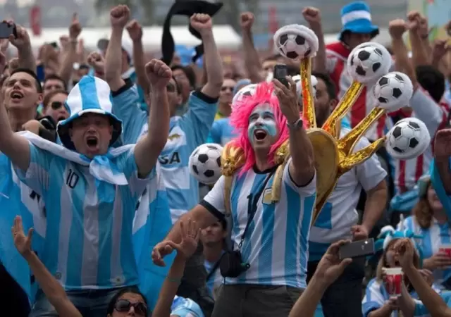 hinchas-argentinos-qatar-jpg.