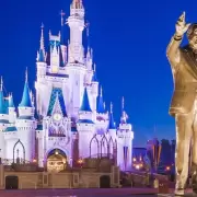 Pol�mica: Disney sancion� a una joven por su vestimenta