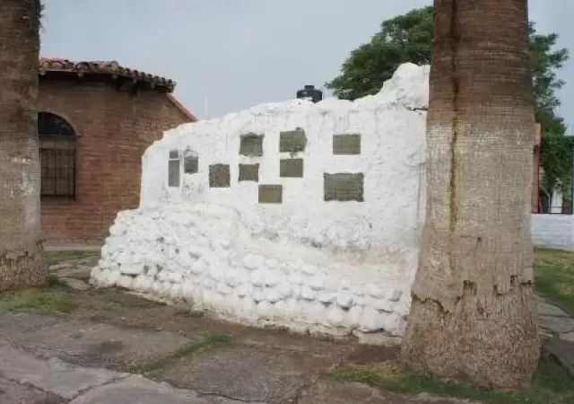restos-del-murallon-del-fuerte-de-san-carlos-en-la-actualidad-jpg.