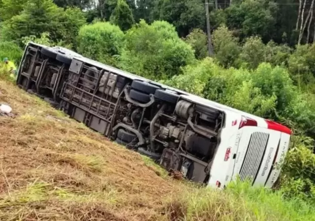 micro-accidente-brasil-fotos-video-png.