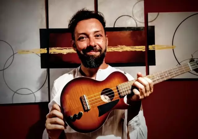 yoya-guitarrita-sonrisa-jpg.