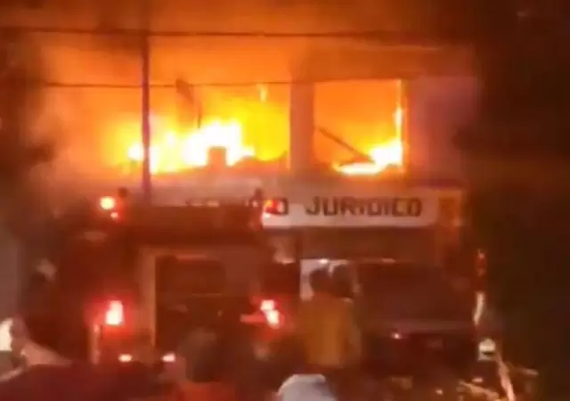 fuego-bomberos-incendio-png.