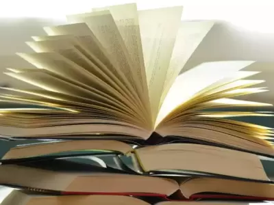 conjunto-de-libros-abiertos-apilados-62a6ee768e17b-jpg.