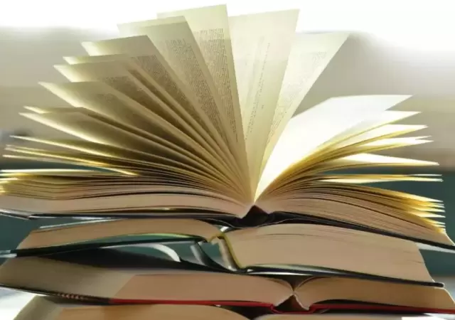 conjunto-de-libros-abiertos-apilados-62a6ee768e17b-jpg.