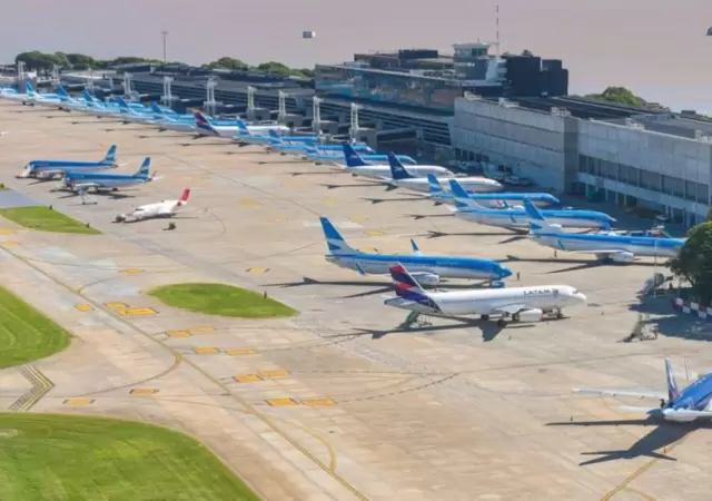 Los aeropuertos tienen colas reclamando valijas perdidas