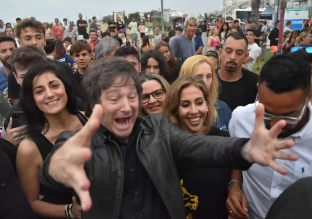 javier-milei-en-campana-por-pinamar-1495851-jpg.
