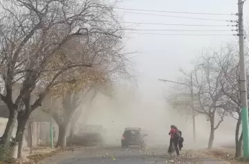 Llega el viento Zonda a Cuyo, se retira el calor y hay alerta por granizo