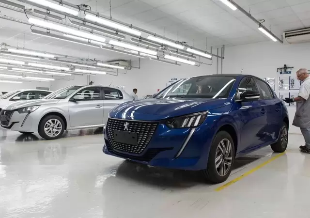 peugeot-208-png.