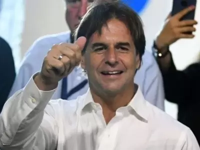Luis-Lacalle-Pou-alberto-fernandez-saludo-presidente