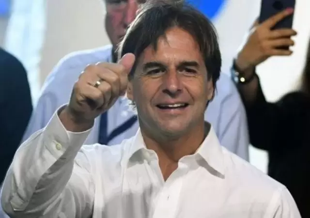 Luis-Lacalle-Pou-alberto-fernandez-saludo-presidente