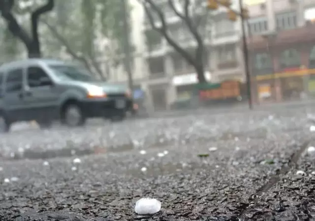 La alerta por posible ca�da de granizo ya rige para las provincias de Buenos Aires y Chaco.