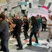 Concierto de guitarras en un museo aerosolar