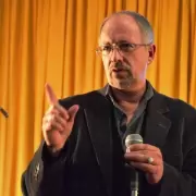 Alejandro Castro Santander: "La educaci�n necesita regulaci�n"