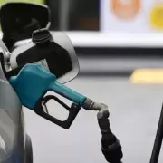 Algunas provincias mantendr�n la exigencia de que carguen nafta s�lo playeros