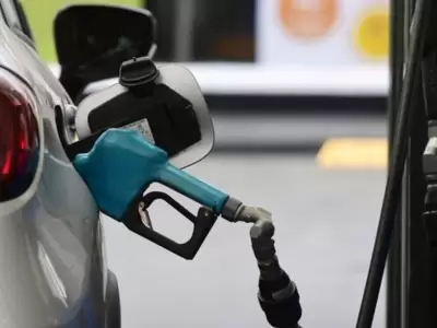 Algunas provincias mantendr�n la exigencia de que carguen nafta s�lo playeros