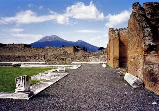 vesuvius-from-pompeii-hires-version-2-scaled-png.