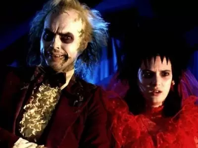 Michael-Keaton-and-Winona-Ryder-in-Beetlejuice-Wedding