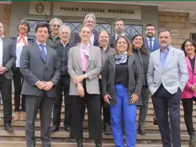 siempre-comprometidos-con-los-valores-y-las-necesidades-de-todos-los-profesionales-del-derecho-en-mendoza-participa-veni-a-votar-y-ayudanos-a-cambiar-