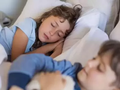 Los nios que hasta los seis aos, aproximadamente, mojan la cama de noche, no sufren ningn tipo de enfermedad.