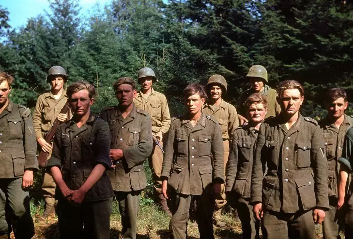 Prisioneros alemanes luego del desembarco de las fuerzas aliadas.