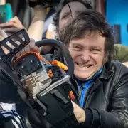 La motosierra lleg� a las direcciones de VIH y Vacunaci�n