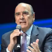 Francos le respondió a Cristina: "Ella manejó el país al borde de la explosión"