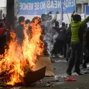 Piqueteros marchan para pedir la libertad de los presos en las manifestaciónes
