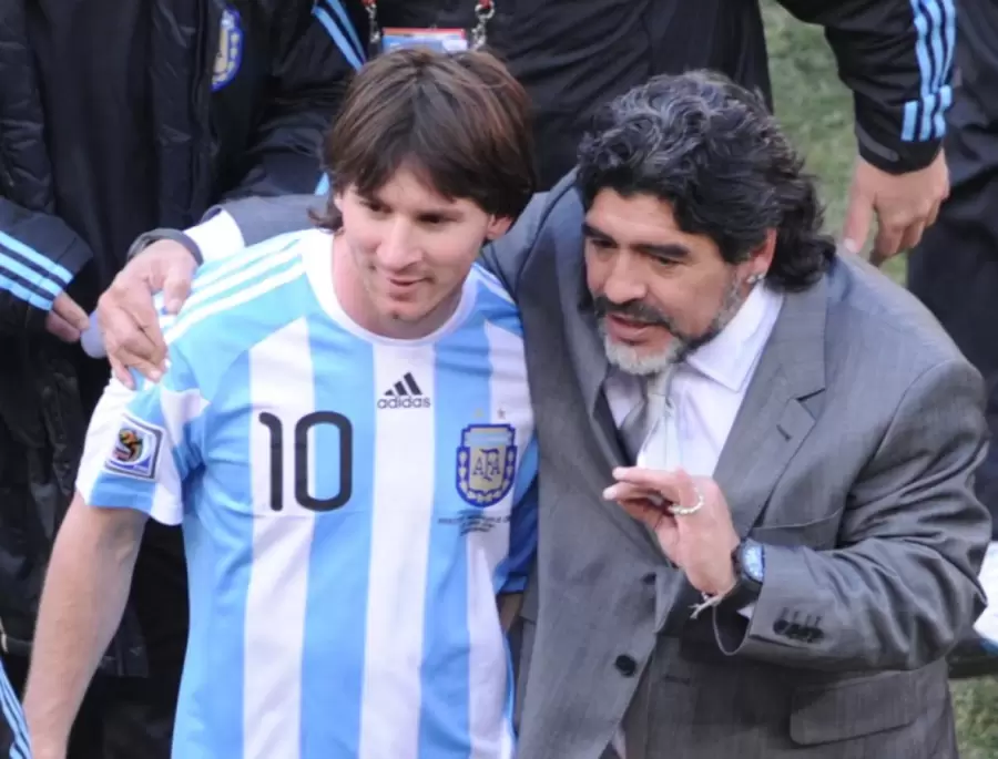 Messi y Maradona durante el Mundial 2010