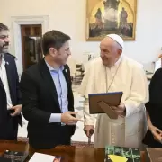 El gobernador Kicillof fue recibido por el papa Francisco