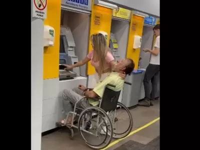 La mujer de Brasil retir dinero utilizando la huella dactilar de su acompaante.