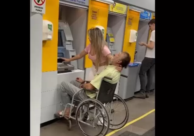 La mujer de Brasil retir dinero utilizando la huella dactilar de su acompaante.