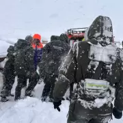 Rescatan a 11 gendarmes tras un vuelco en la alta montaa de Mendoza