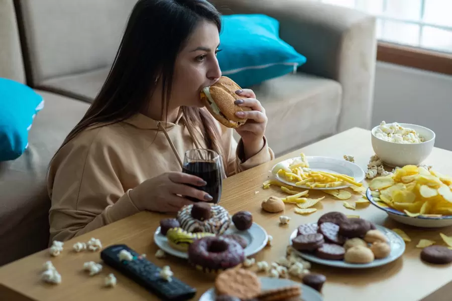 Para evitar los atracones, hay que trabajar tanto en lo nutricional como en lo psicolgico