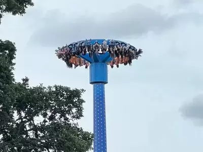 Colgados boca abajo por 30 minutos en el parque de diversiones Oaks de Portland.