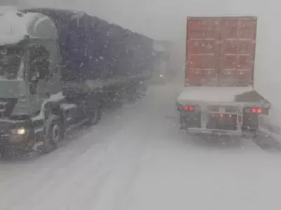 camiones_alta_montana_nieve_temporal_tormenta