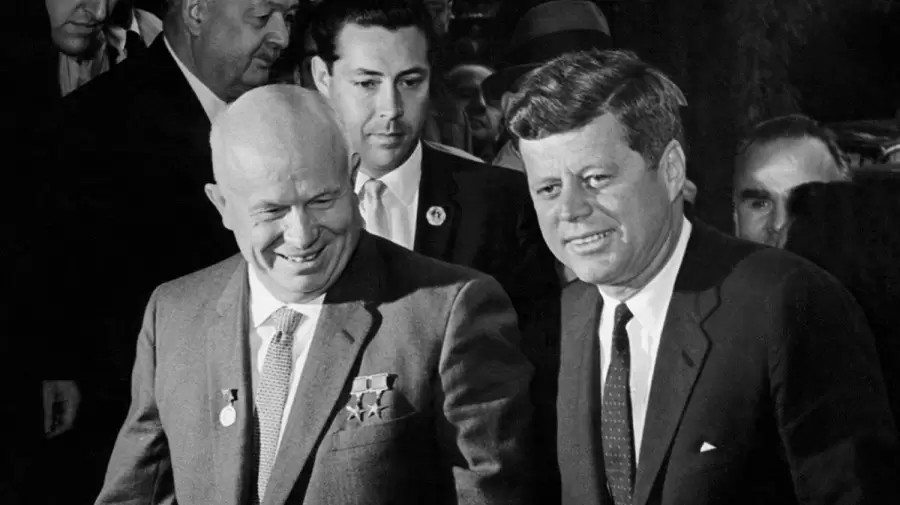 Nikita Khruschev y John Kennedy, en Viena antes de la crisis.