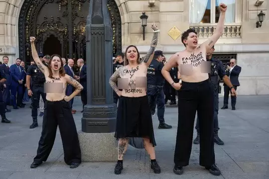 Las tres manifestantes de Femen