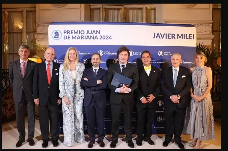 Javier Milei tras recibir el Premio juan de Mariana