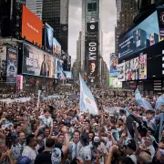 Dos mil hinchas argentinos coparon la Gran Manzana y explot el Times Square
