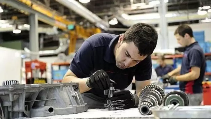 "La economa general cay un 5,1%, pero la industria manufacturera baj un 13,7%, y la construccin 19,7%" (Julio Gambina, economista)