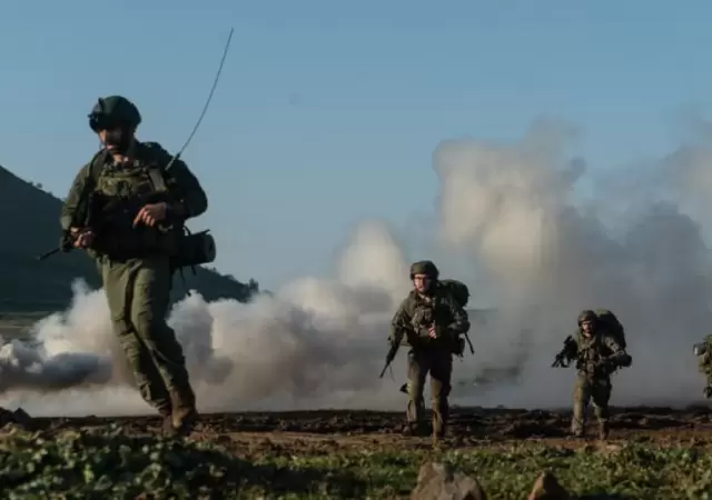 Tropas israeles se alistan para avanzar sobre territorio de El Lbano