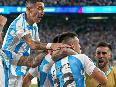El festejo de Lautaro junto a sus compa�eros