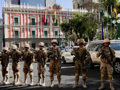 Militares controlan el ingreso del Palacio Quemado